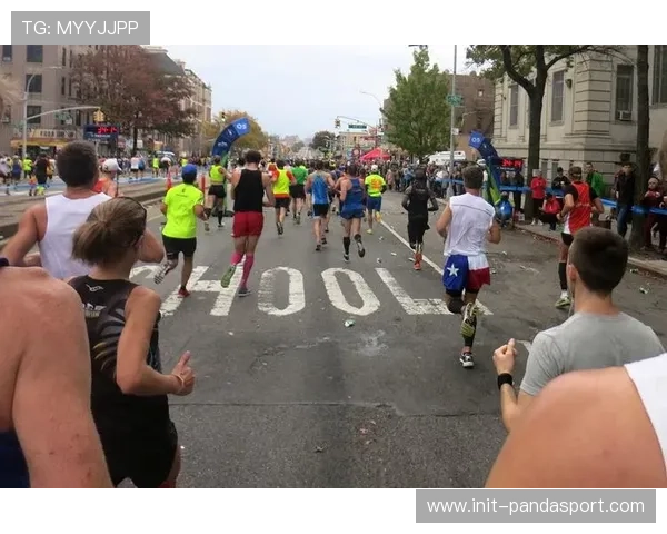 纽约马拉松领先集团保守配速,前5公里用时15分11秒 纽约马拉松领先集团保守配速,前5公里用时15分11秒